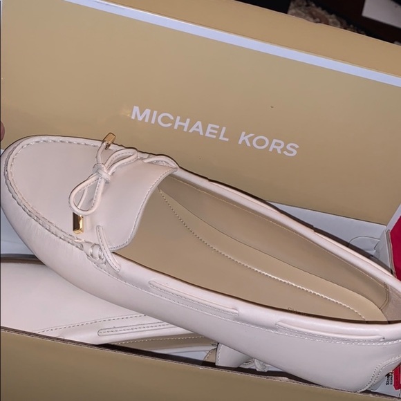 NIB Michael Kors Daisy Moccasins Moc white flat size 11 Leather new with box - Picture 2 of 14
